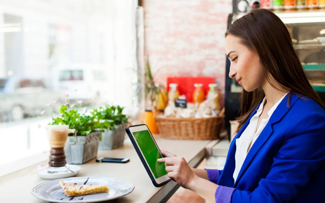 Corporate Catering Meets Technology: Digital Ordering, Cashless Cafeterias, and Data Insights